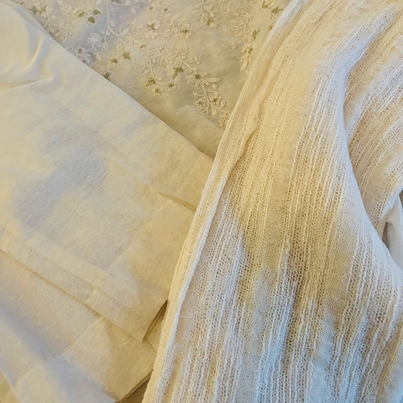 Elegant and lovely three piece Pakistani suit - Picture 8 of 8